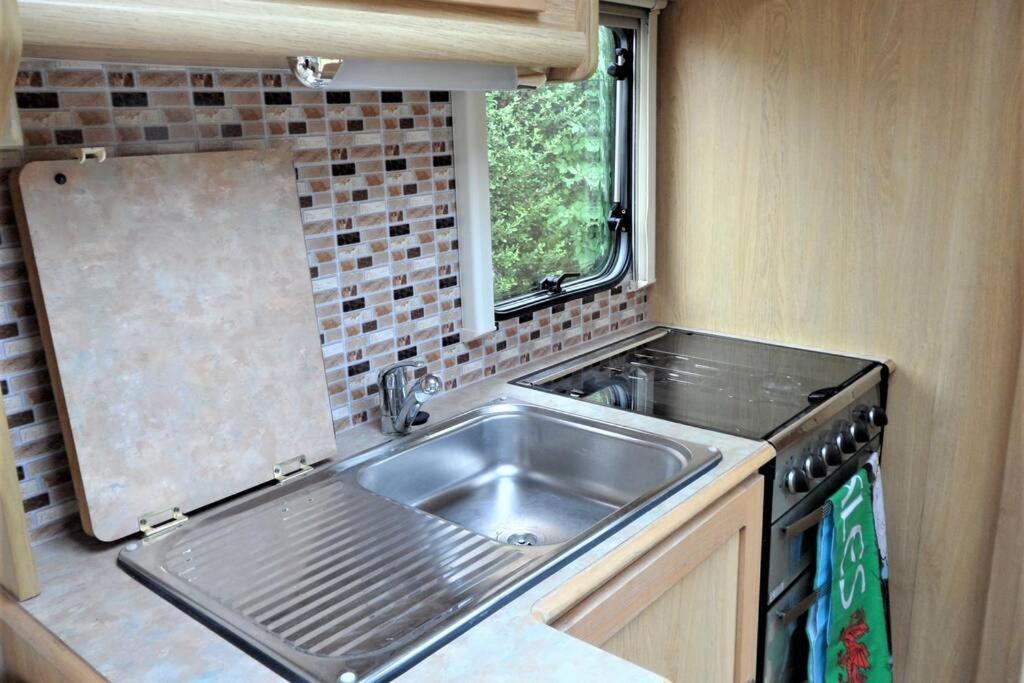 Y Ffau - A Gorgeous Little Caravan Knighton  Exterior foto